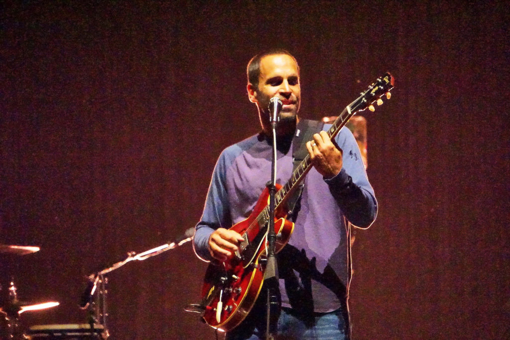 jack johnson living room concert